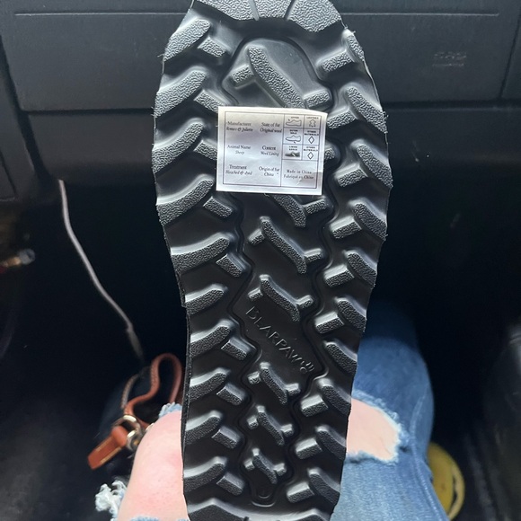 Brand new in box bearpaw  boots in black size 7-8 - Picture 8 of 9